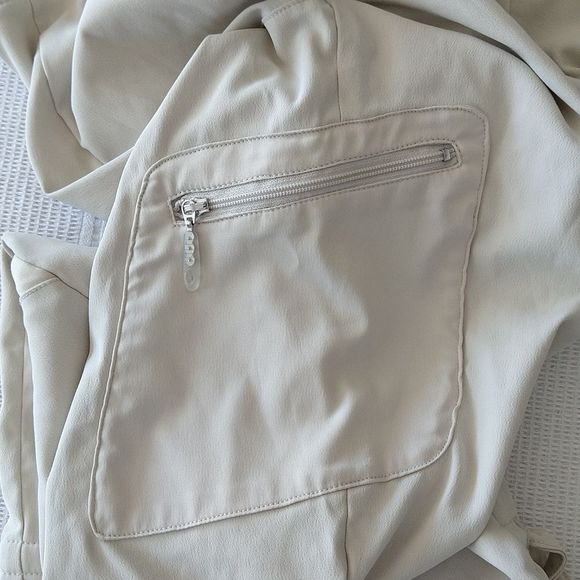 Nike Dry Fit Cream Cropped Drawstring Bottom Pants - Picture 6 of 16